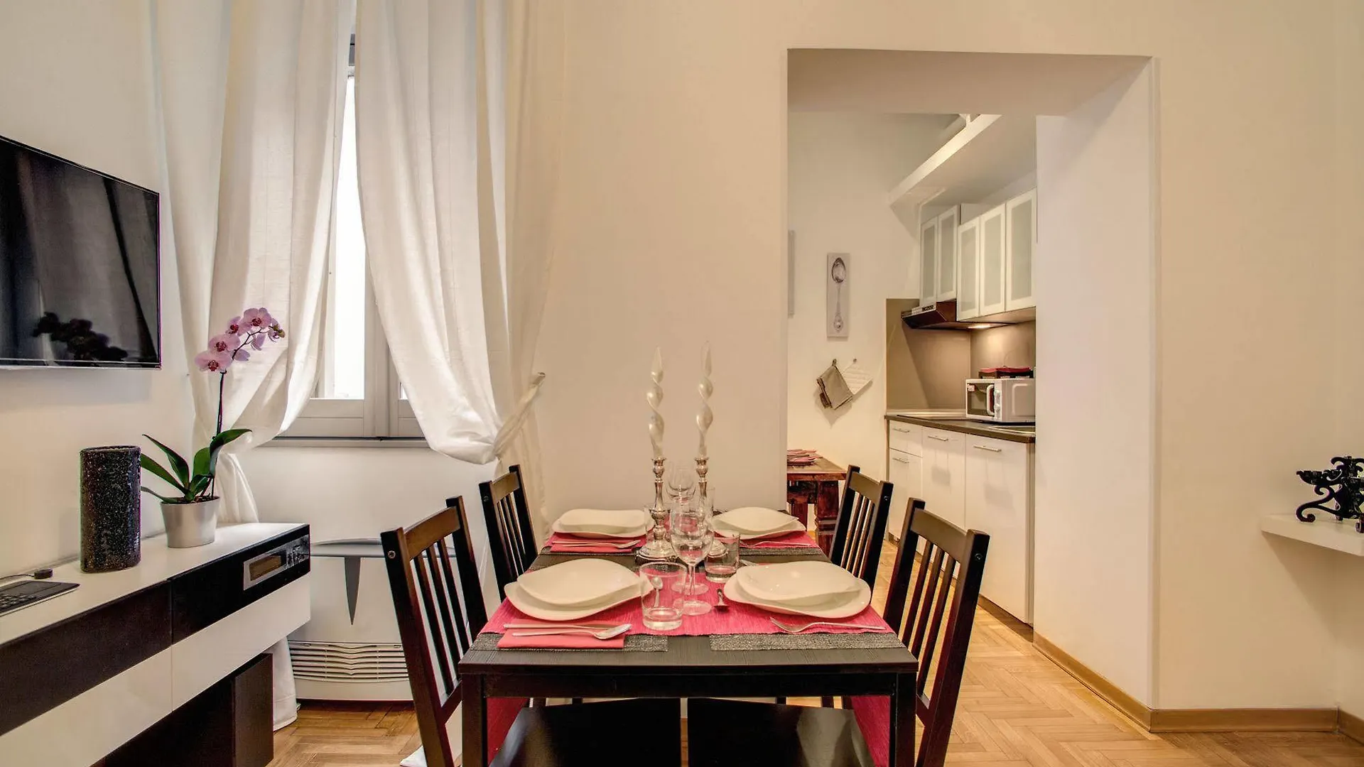 Elegant Apartment Behind The Colosseum Róma