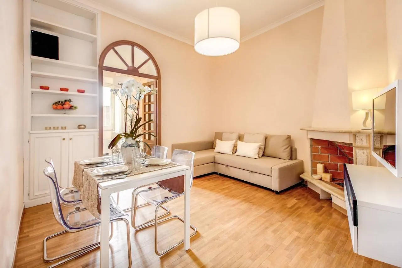 Elegant Apartment Behind The Colosseum Róma 0*,