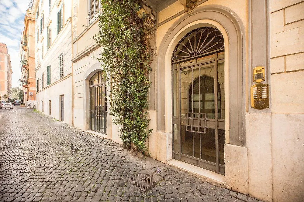 Elegant Apartment Behind The Colosseum Rome Italië
