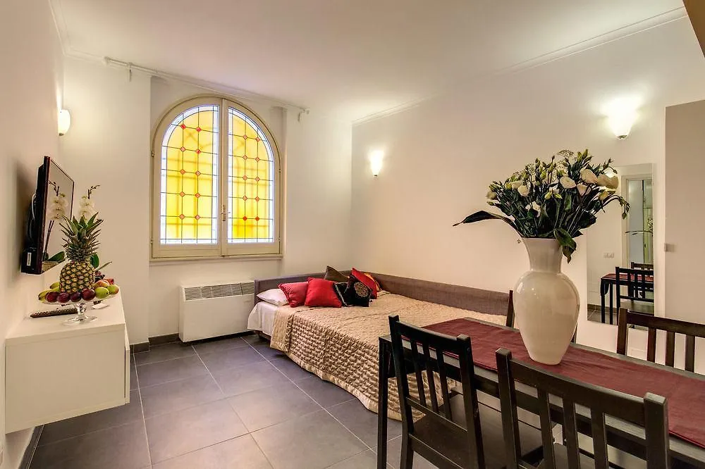Elegant Apartment Behind The Colosseum Rome 0*,