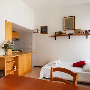 https://studio-flat-near-porta-venezia.italymilanhotels.net