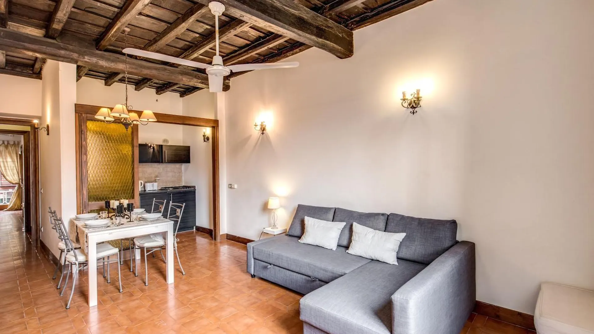 Elegant Apartment Behind The Colosseum Rome