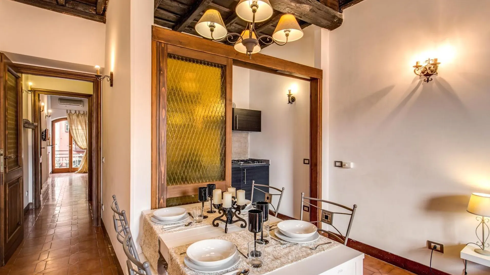 Elegant Apartment Behind The Colosseum Rome