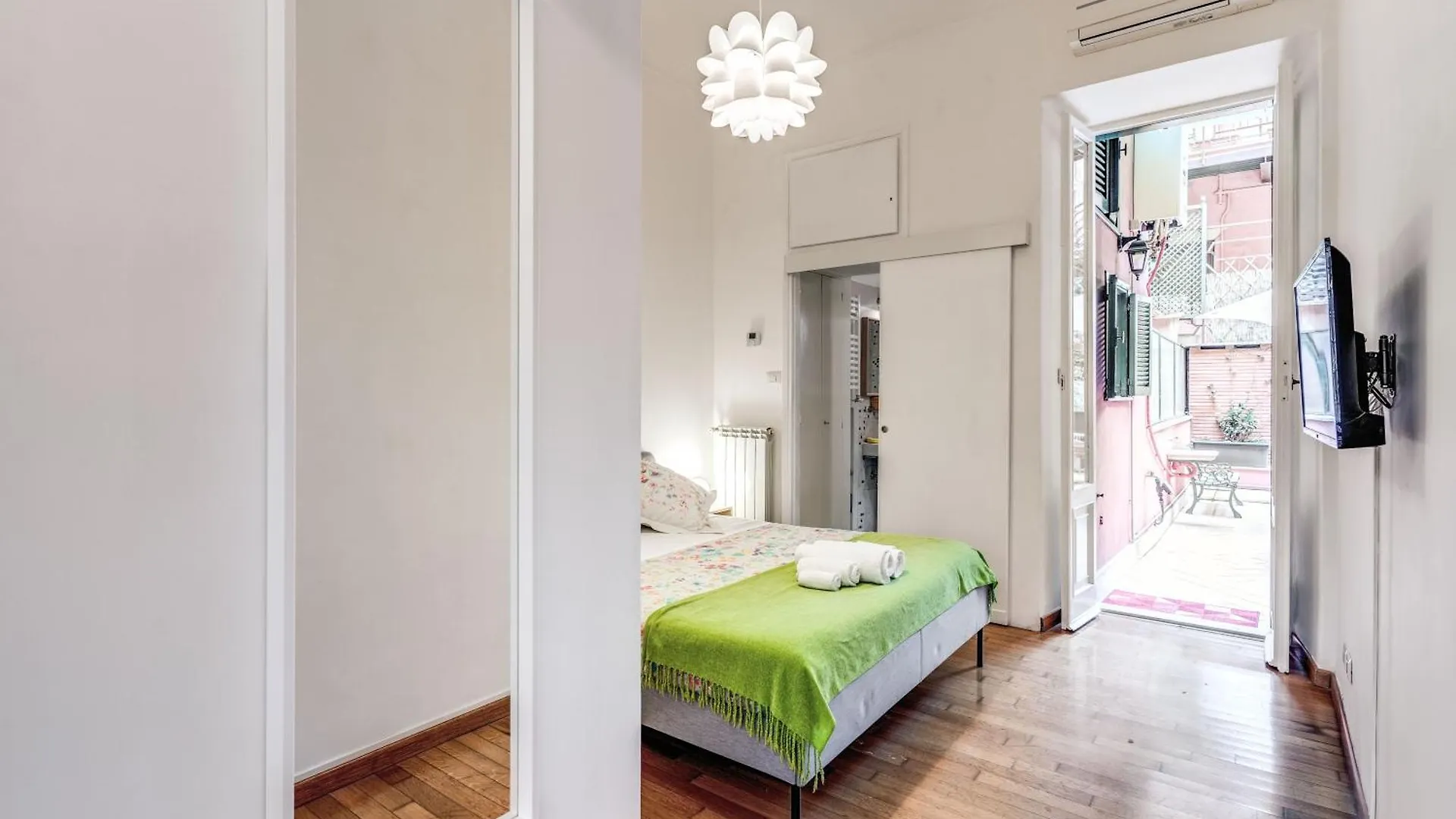 Elegant Apartment Behind The Colosseum Rome Italy