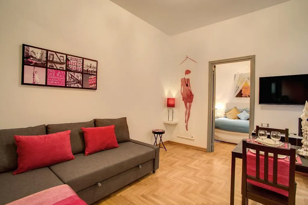 Elegant Apartment Behind The Colosseum Rome Italy
