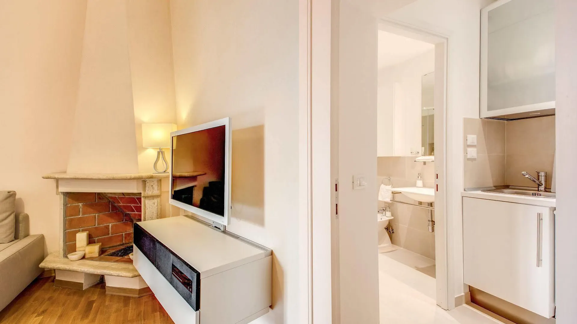 Elegant Apartment Behind The Colosseum Rome 0*,  Italy