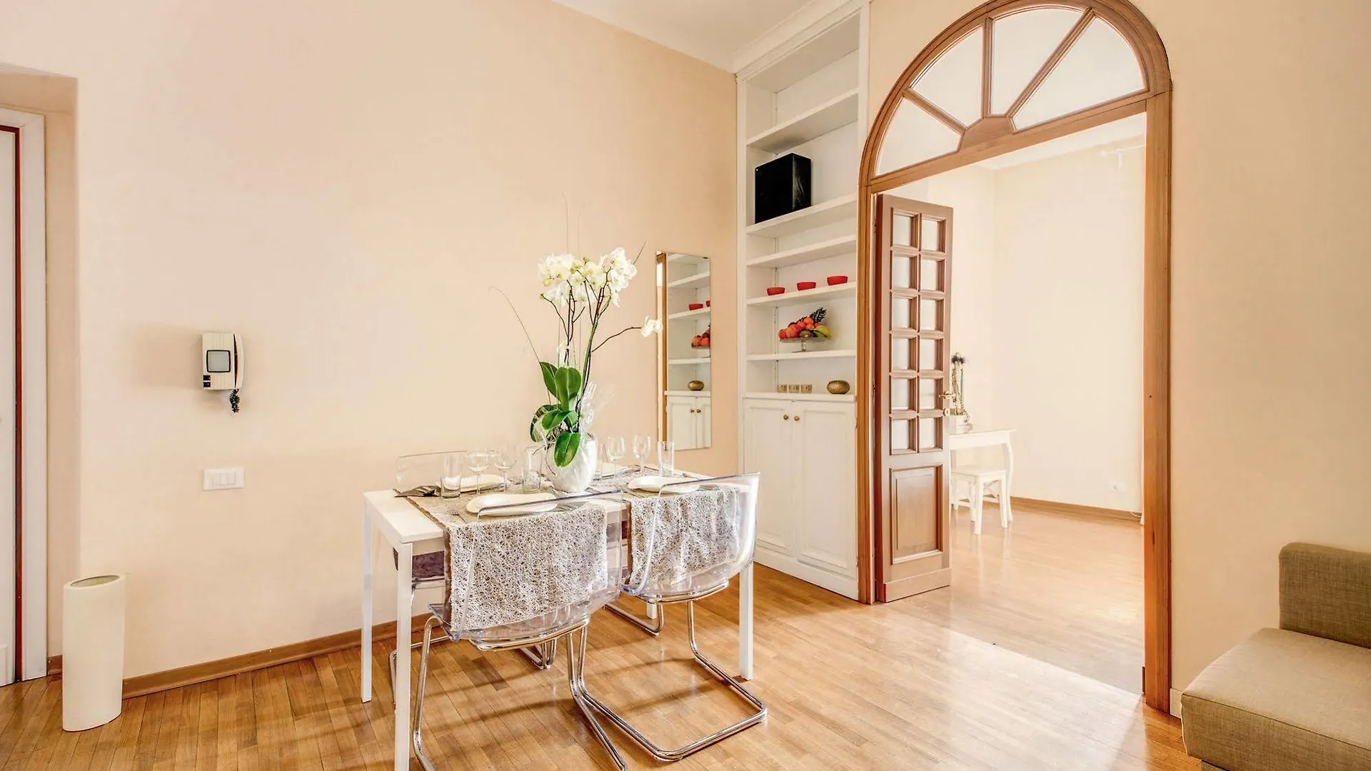 Elegant Apartment Behind The Colosseum Rome Italy