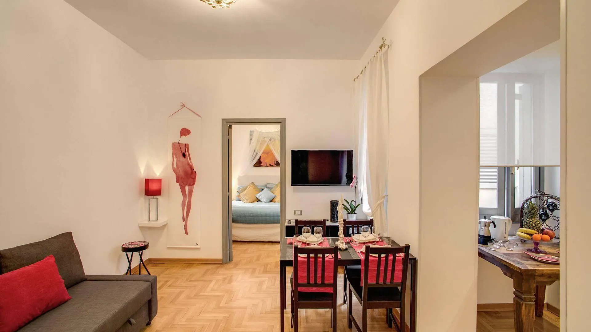 Elegant Apartment Behind The Colosseum Rome